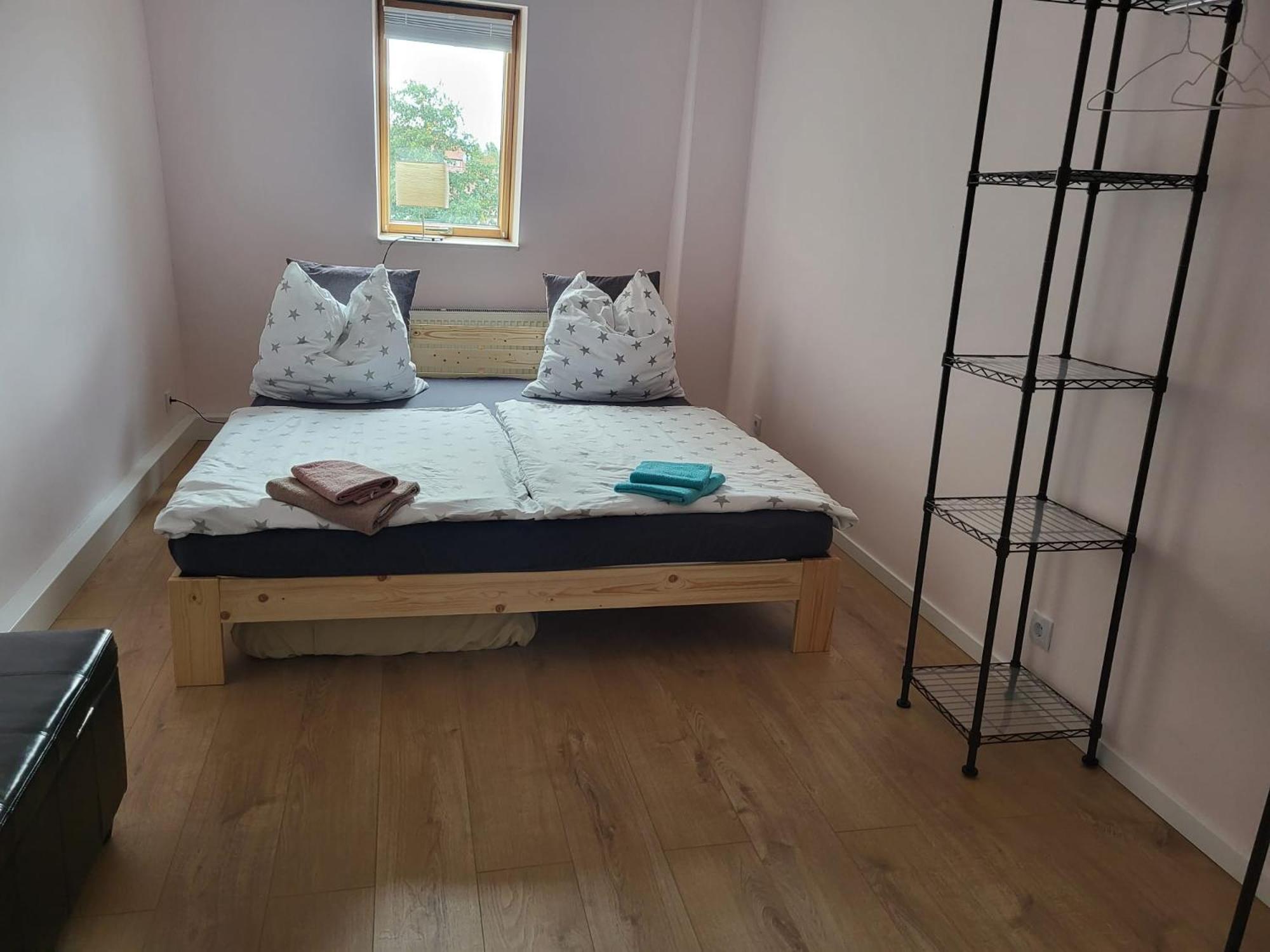 נאומבורג Schoene Neue 4 Zimmer Wohnung Mit Sued-Balkon Bis 8 Personen מראה חיצוני תמונה