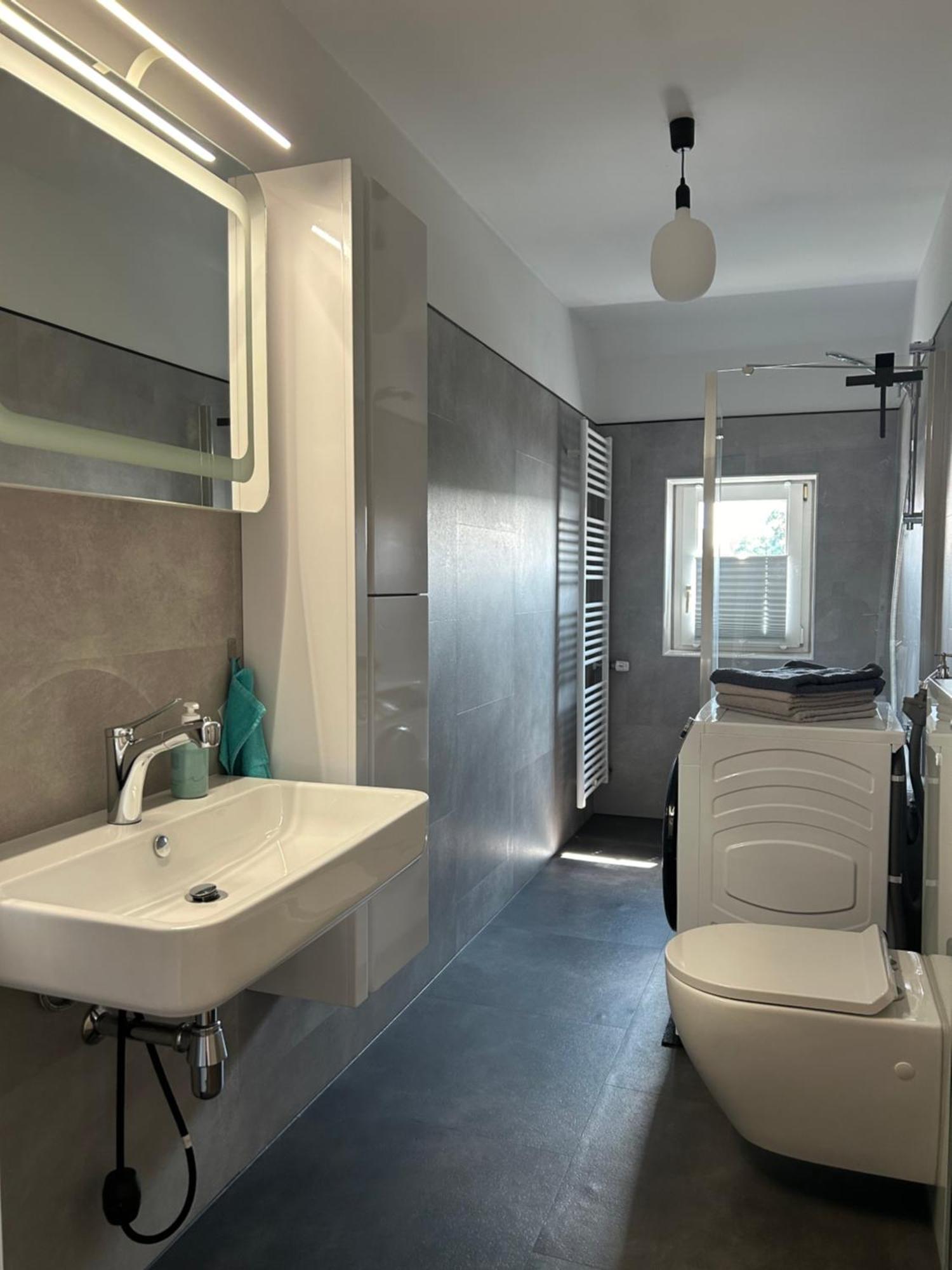 נאומבורג Schoene Neue 4 Zimmer Wohnung Mit Sued-Balkon Bis 8 Personen מראה חיצוני תמונה