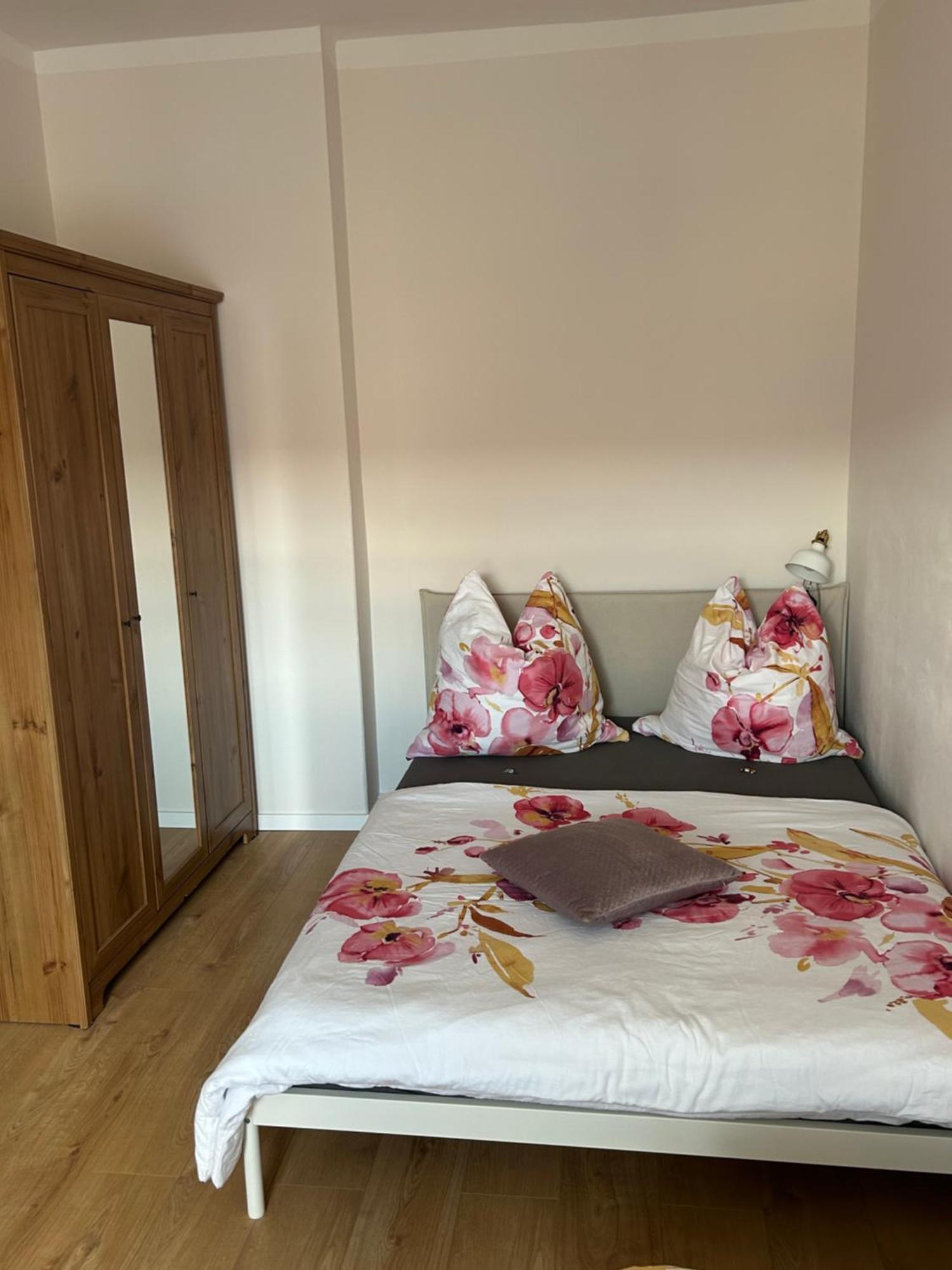 נאומבורג Schoene Neue 4 Zimmer Wohnung Mit Sued-Balkon Bis 8 Personen מראה חיצוני תמונה