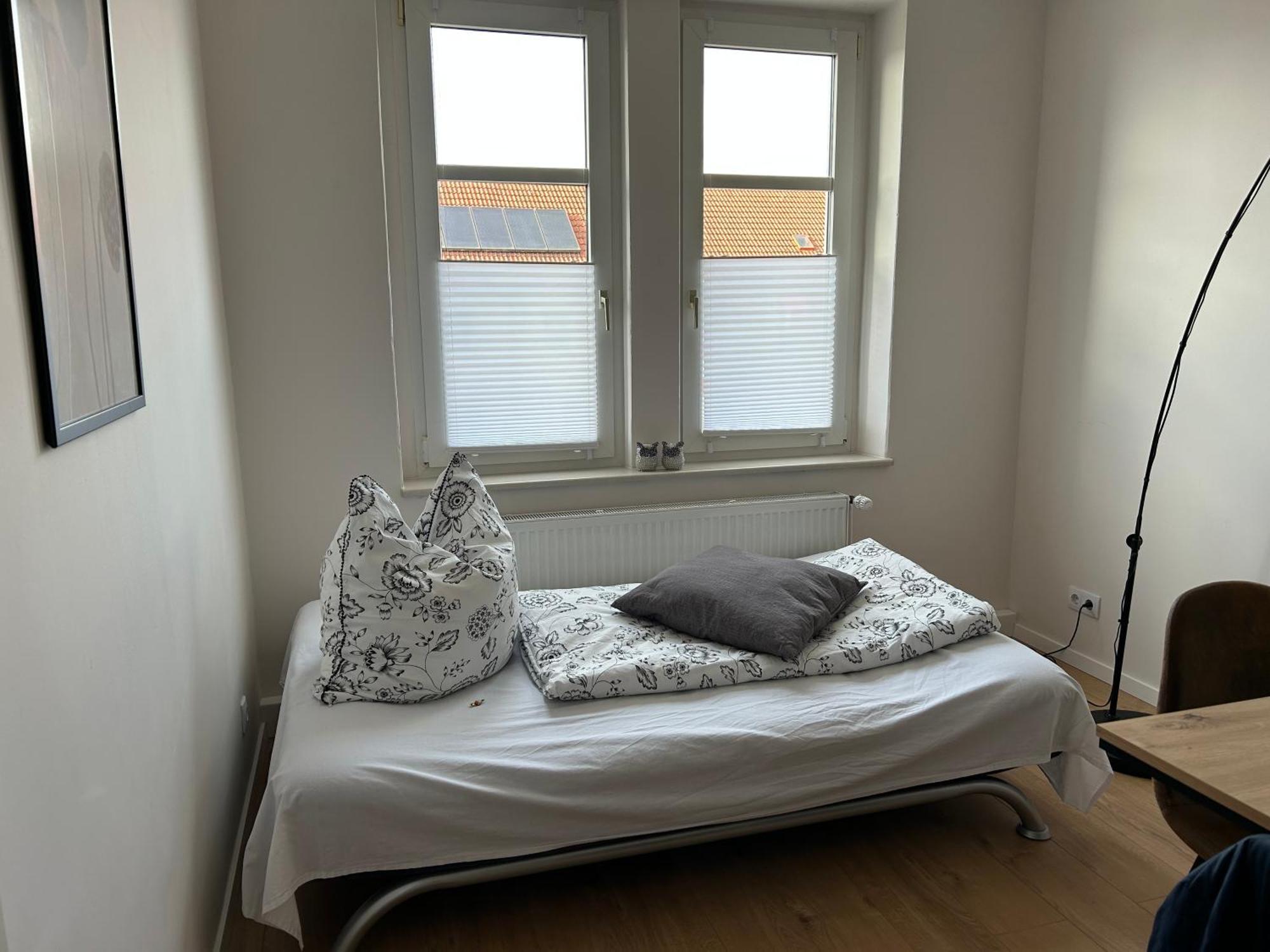 נאומבורג Schoene Neue 4 Zimmer Wohnung Mit Sued-Balkon Bis 8 Personen מראה חיצוני תמונה