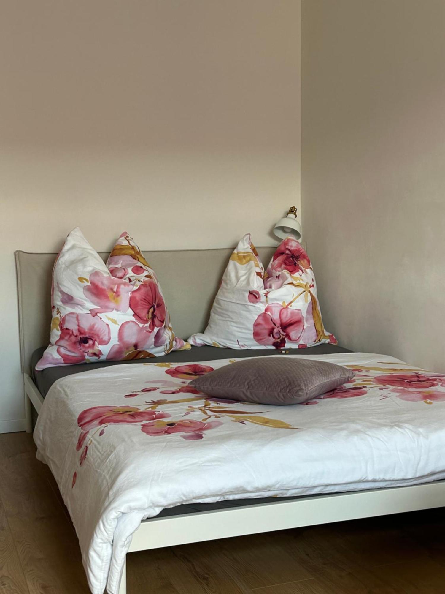 נאומבורג Schoene Neue 4 Zimmer Wohnung Mit Sued-Balkon Bis 8 Personen מראה חיצוני תמונה