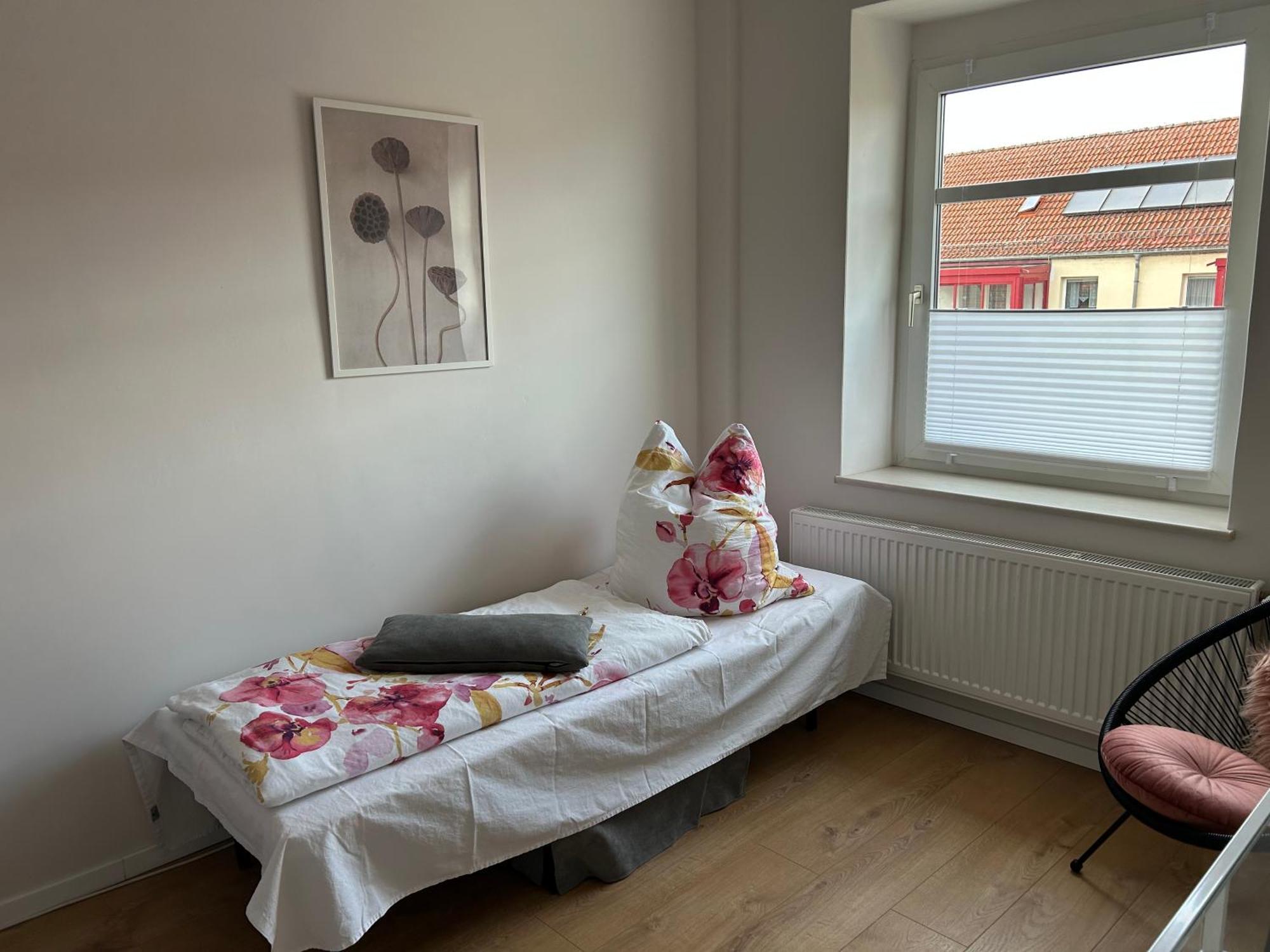 נאומבורג Schoene Neue 4 Zimmer Wohnung Mit Sued-Balkon Bis 8 Personen מראה חיצוני תמונה